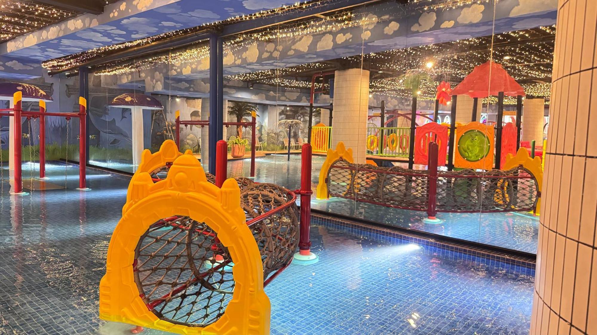 Yellow Bee Resort Cililitan Jakarta Buitenkant foto