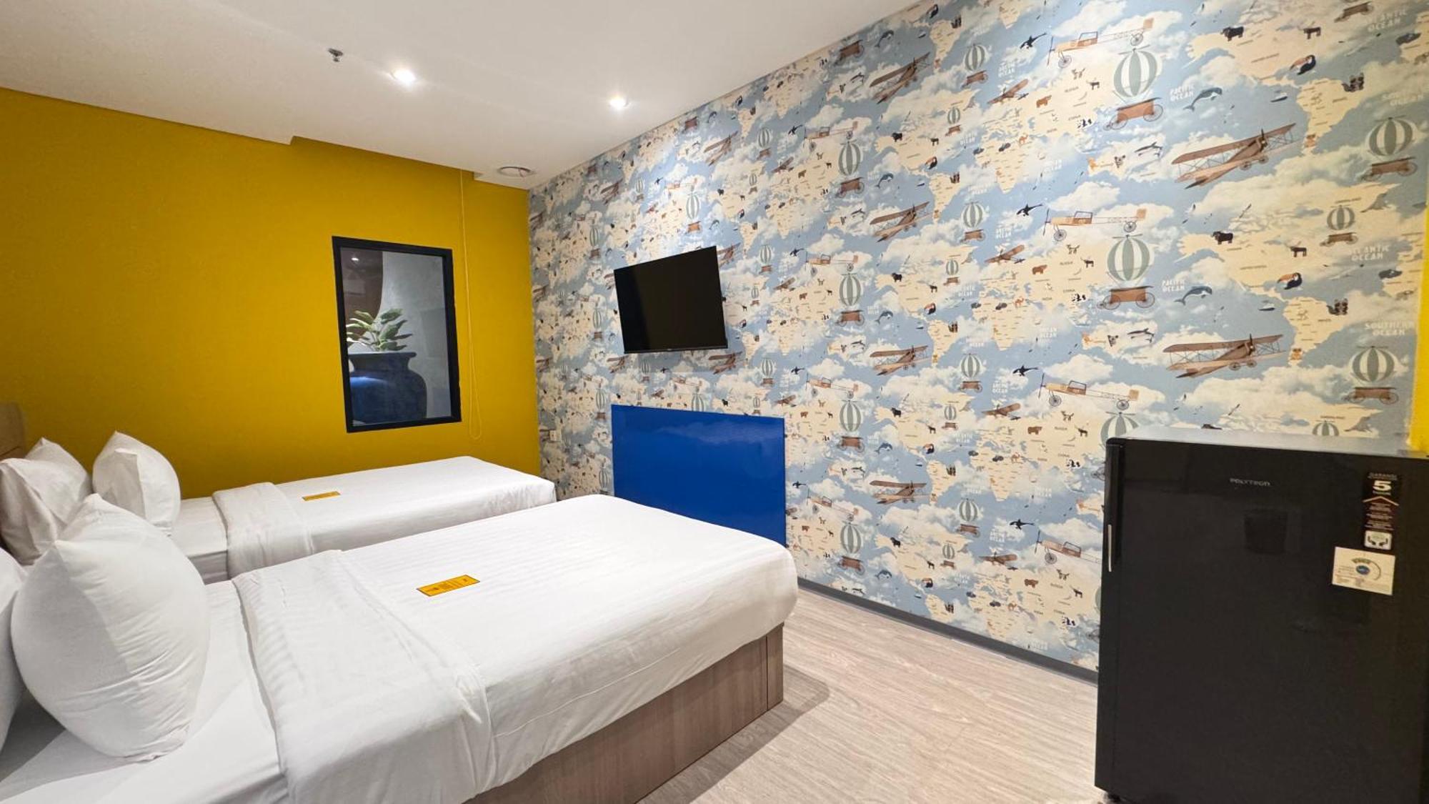 Yellow Bee Resort Cililitan Jakarta Buitenkant foto