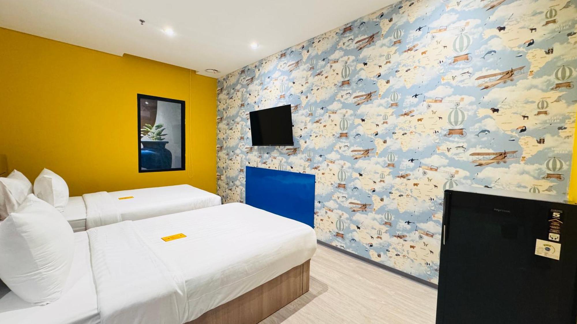 Yellow Bee Resort Cililitan Jakarta Buitenkant foto