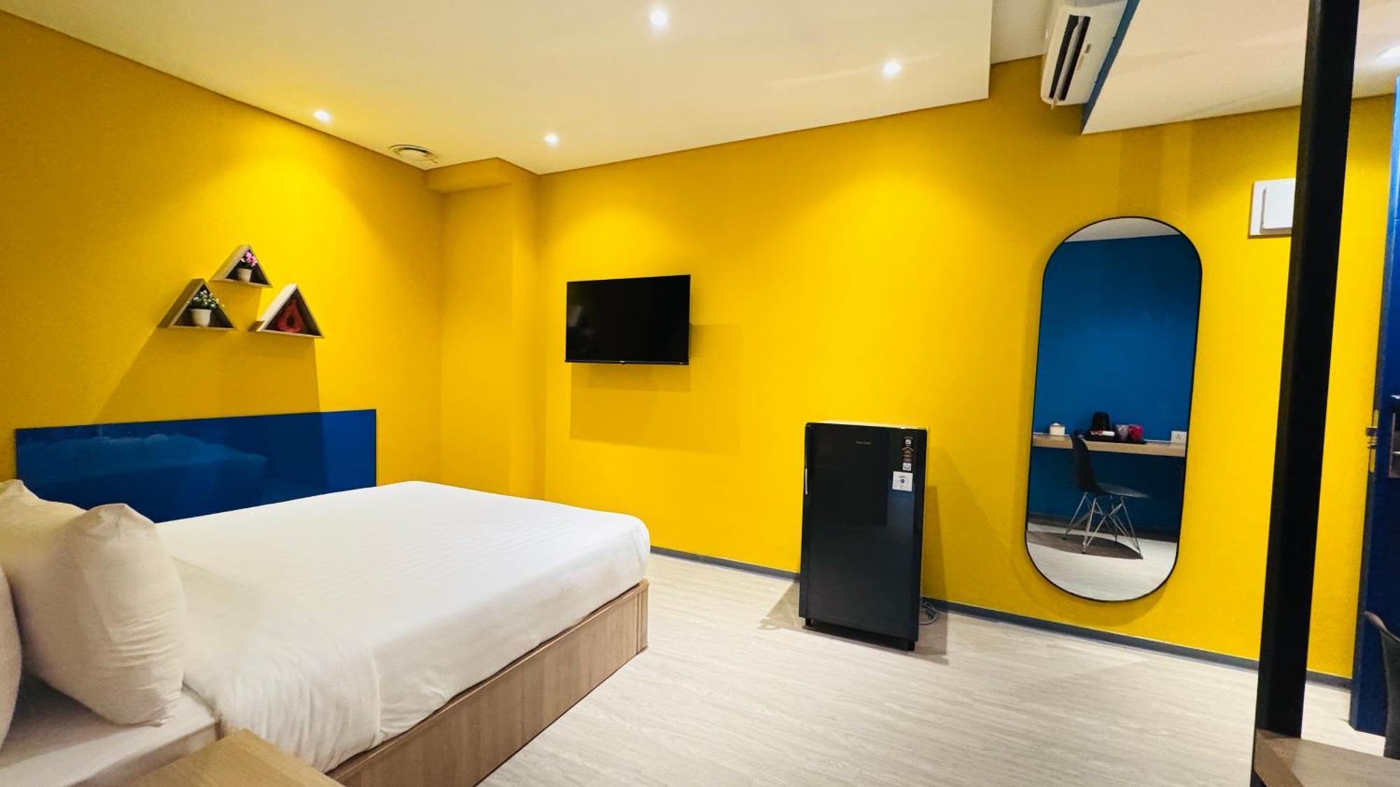 Yellow Bee Resort Cililitan Jakarta Buitenkant foto