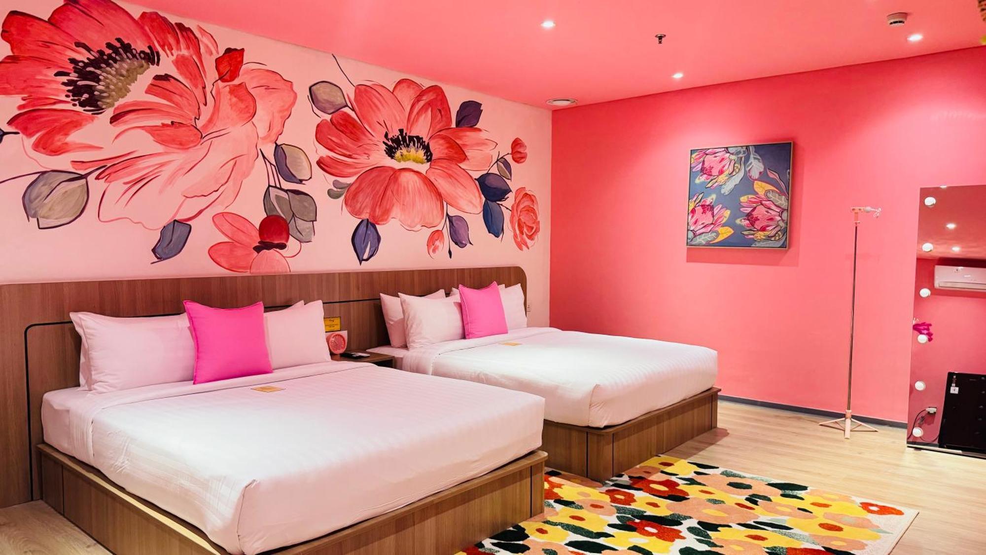 Yellow Bee Resort Cililitan Jakarta Buitenkant foto