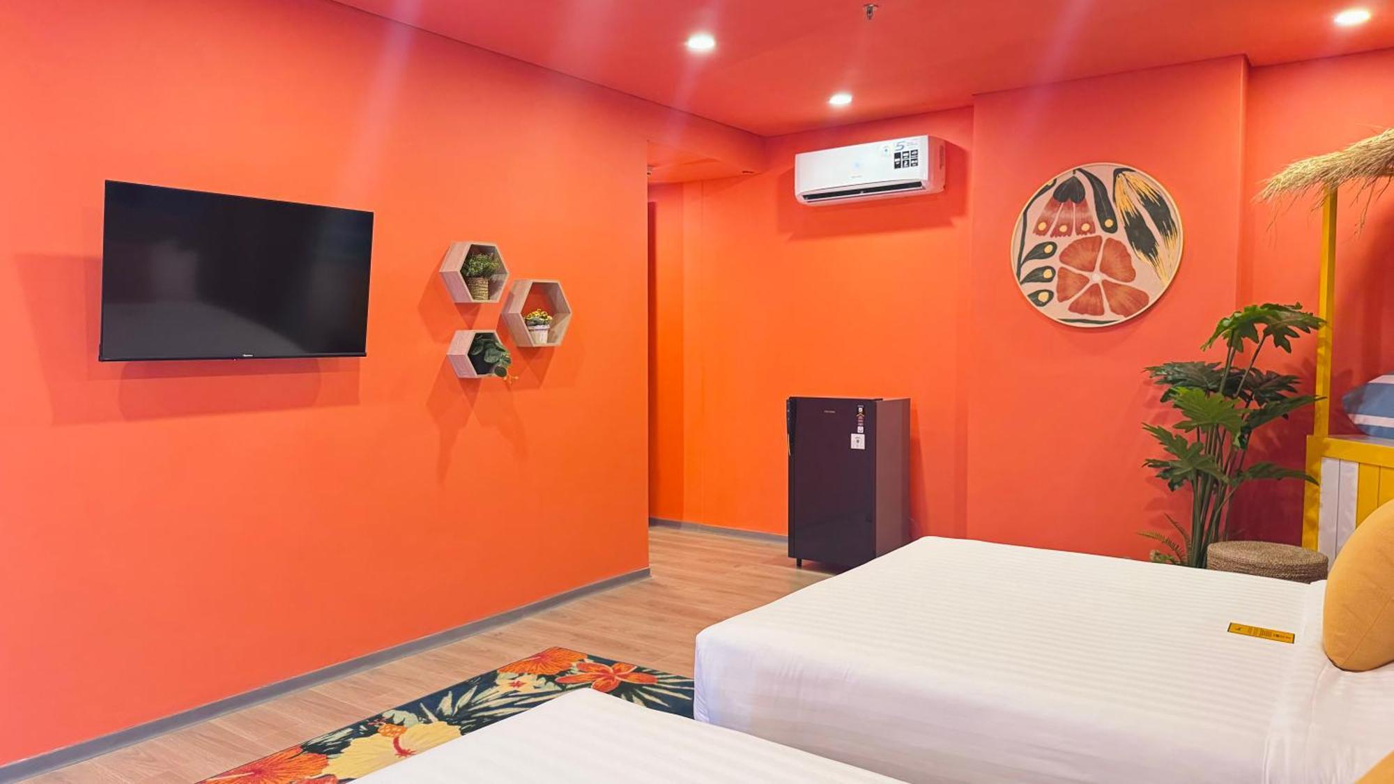 Yellow Bee Resort Cililitan Jakarta Buitenkant foto