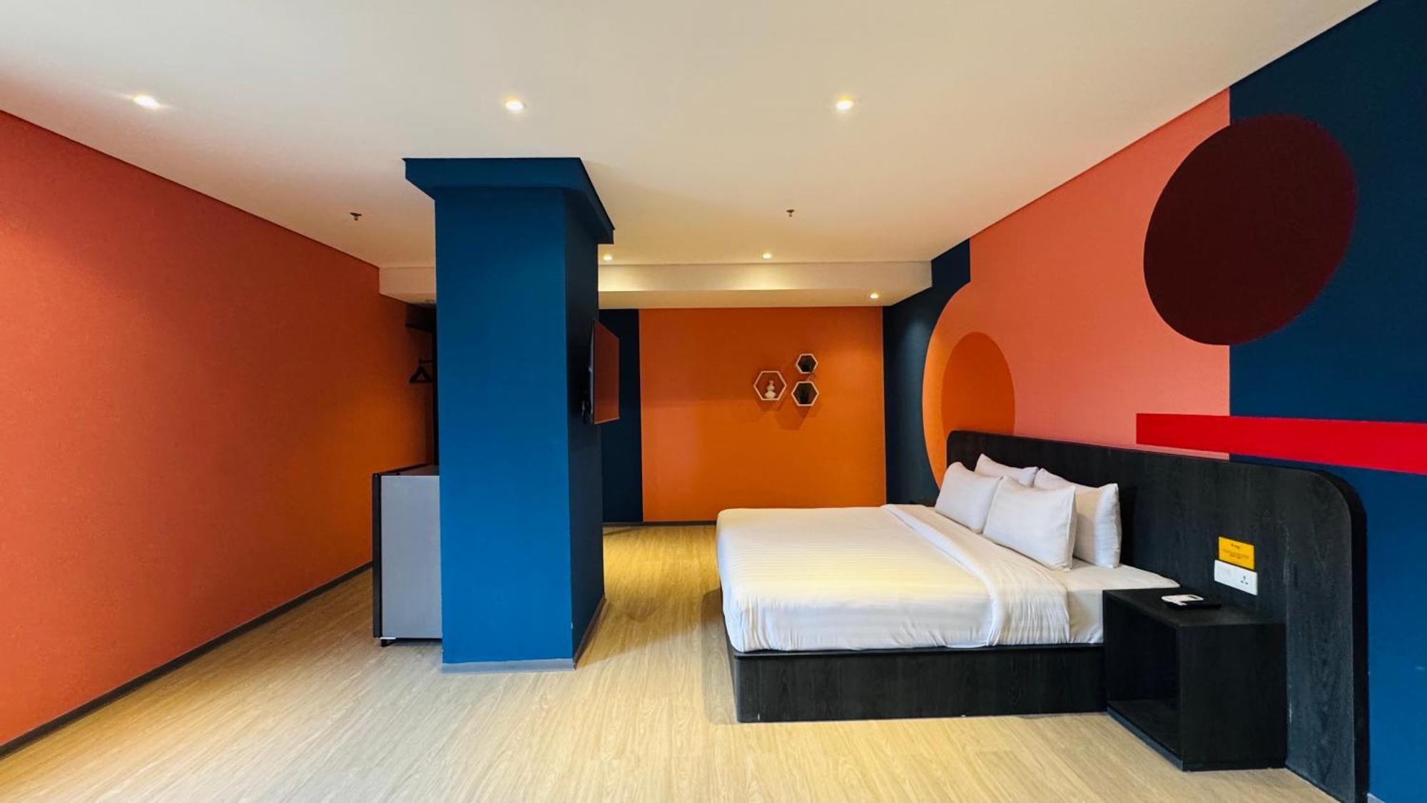 Yellow Bee Resort Cililitan Jakarta Buitenkant foto