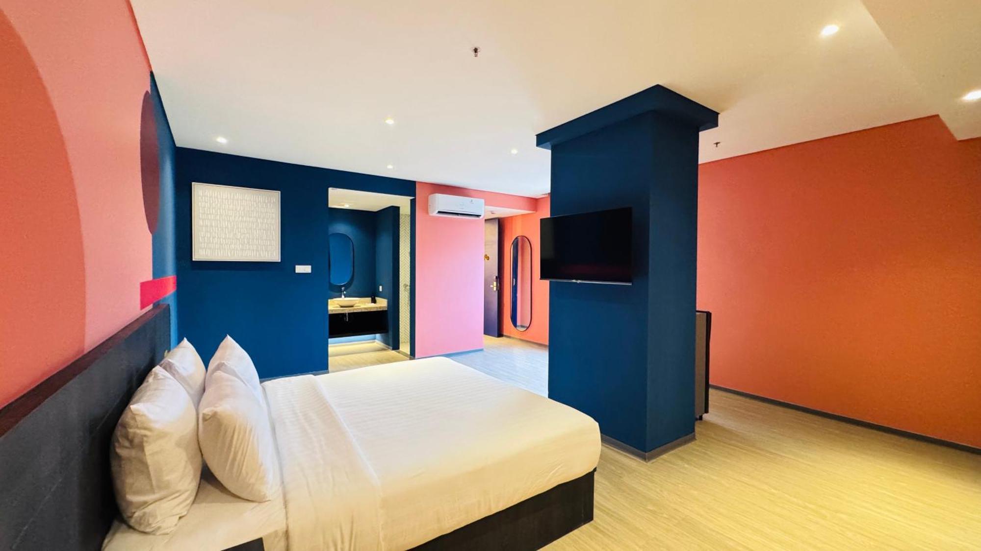 Yellow Bee Resort Cililitan Jakarta Buitenkant foto
