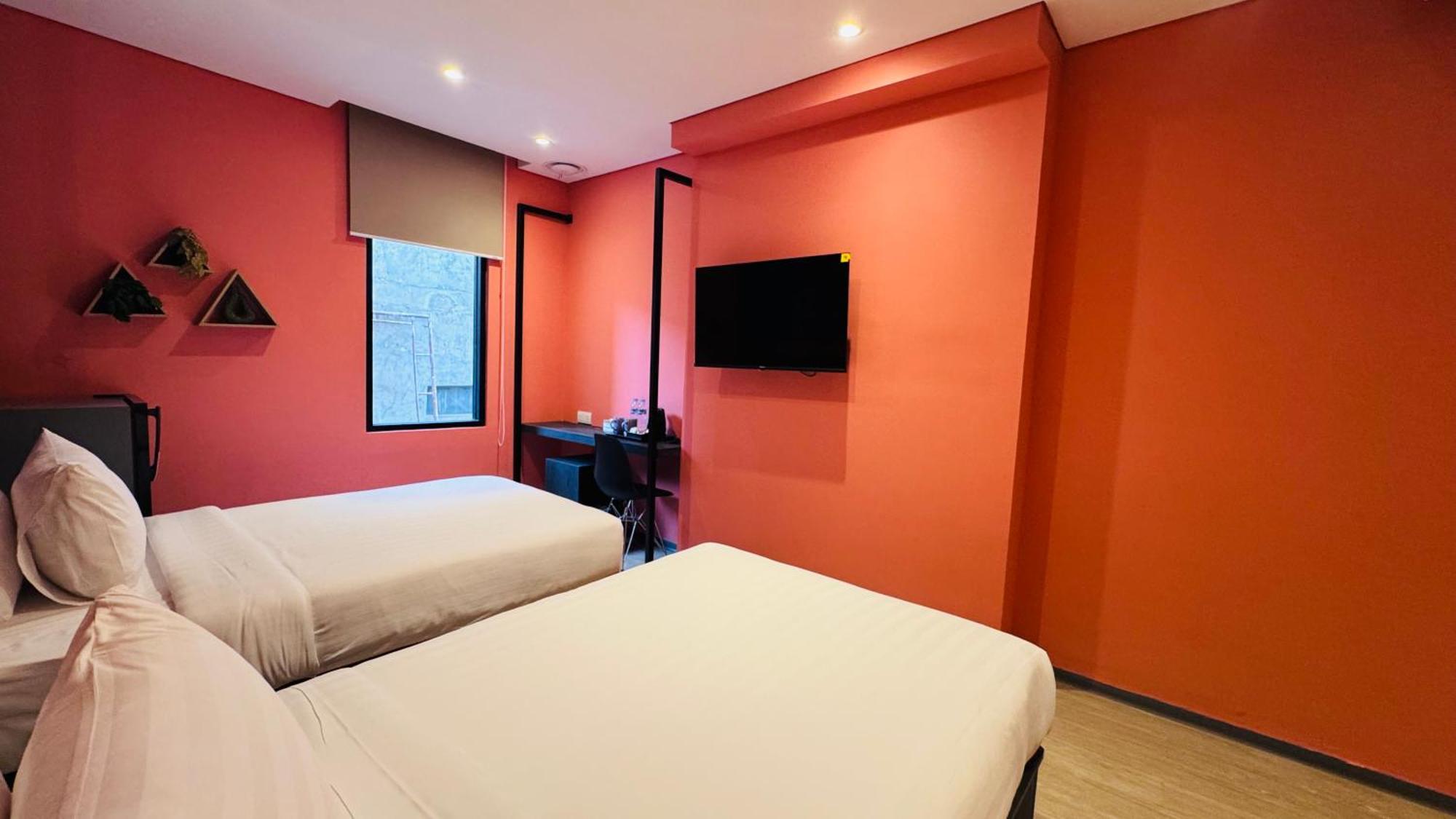 Yellow Bee Resort Cililitan Jakarta Buitenkant foto